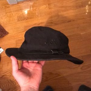 Black Filson hat.
